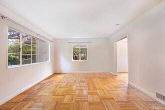 5161 Village Green in Los Angeles, CA - Foto de edificio - Building Photo