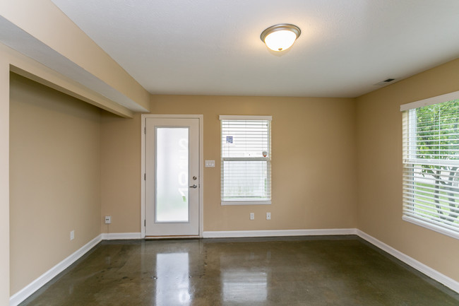 Townhomes at Fall Creek Place in Indianapolis, IN - Foto de edificio - Interior Photo