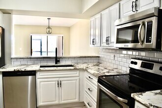 6040 Glendale Dr in Boca Raton, FL - Building Photo - Building Photo