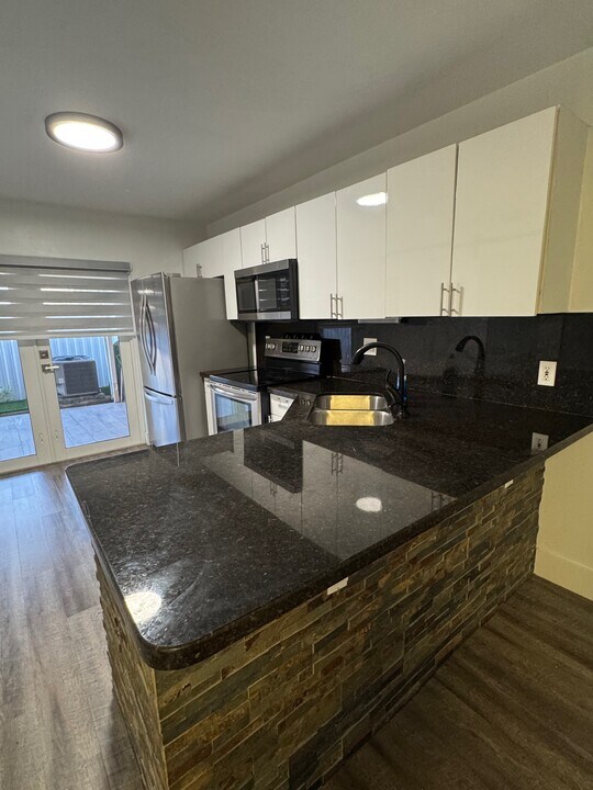 6953 W 36th Ave, Unit 101 in Hialeah, FL - Foto de edificio