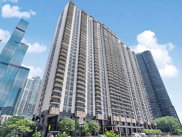 property at 400 E Randolph St