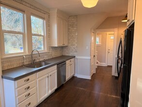 7094 NE 8th Ave in Portland, OR - Foto de edificio - Building Photo