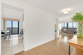 1733 Harmon Cove Tower in Secaucus, NJ - Building Photo - Building Photo