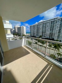 5600 Collins Ave, Unit 9V in Miami, FL - Foto de edificio - Building Photo