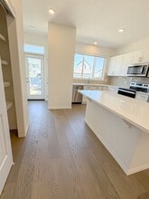 178 Edith Rd NW in Calgary, AB - Building Photo - Building Photo