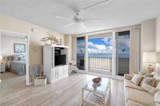 140 Seaview Ct in Marco Island, FL - Building Photo - Building Photo
