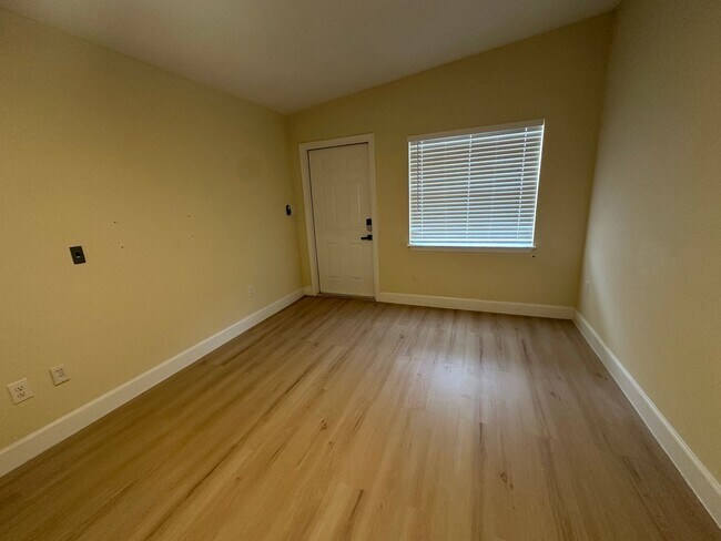 3416 W Oakellar Ave in Tampa, FL - Building Photo - Building Photo