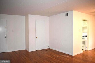 125 Clubhouse Dr SW in Leesburg, VA - Building Photo - Building Photo