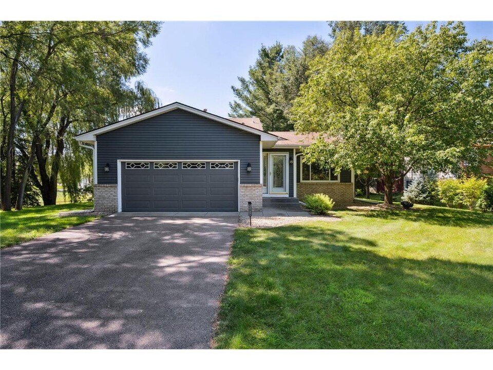 11819 W River Rd in Champlin, MN - Building Photo