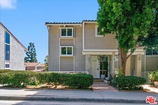 28242 Rey De Copas Ln in Malibu, CA - Building Photo