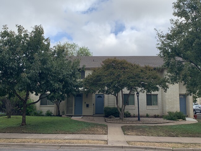 property at 3214 Crosscreek Dr