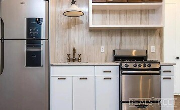 Stockholm Street, Unit 2R in Brooklyn, NY - Foto de edificio - Building Photo