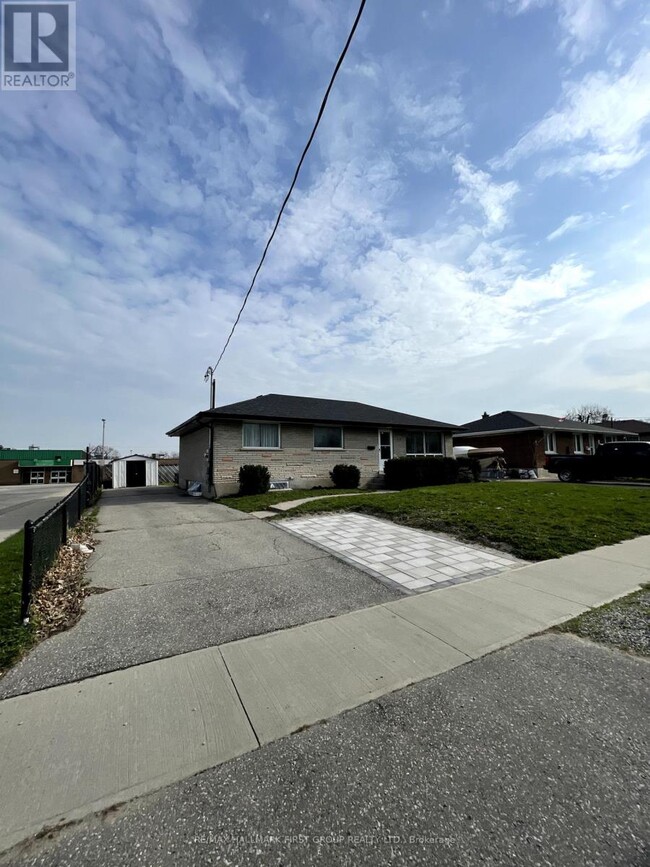 611 Bond St E in Oshawa, ON - Building Photo - Building Photo