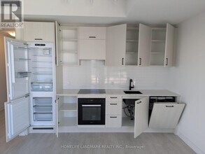 1 Quarrington Lane in North York, ON - Building Photo - Building Photo