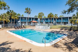 Cinnamon Cove Apartments in Tampa, FL - Building Photo - Building Photo