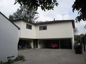 921 W Clark Ave in Burbank, CA - Building Photo - Building Photo