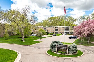 Brookside Condominiums in Minneapolis, MN - Building Photo - Building Photo