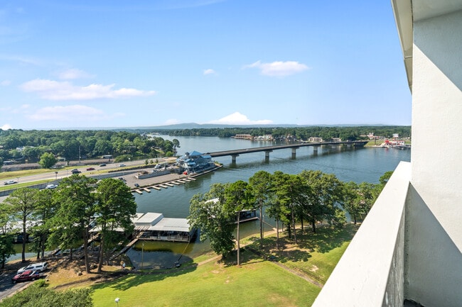 740 Weston Rd in Hot Springs, AR - Foto de edificio - Building Photo