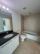 90 SW 3rd St, Unit 3501 in Miami, FL - Building Photo - Building Photo