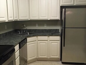 108 Crider Ave, Unit 108 in Moorestown, NJ - Building Photo - Building Photo