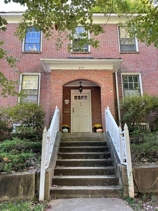 601 Hinsdale St, Unit 2 in Raleigh, NC - Foto de edificio