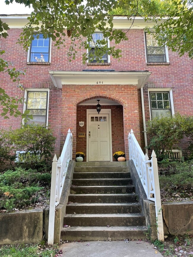 601 Hinsdale St, Unit 2