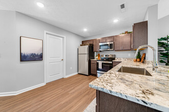 The Residences at Sara Crossing in Powell, OH - Foto de edificio - Building Photo