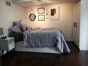 28 Oak St, Unit #1 in Moonachie, NJ - Foto de edificio - Building Photo