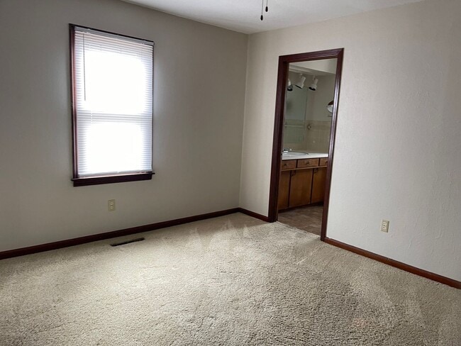 1185 Lynn in Lebanon, MO - Building Photo - Building Photo