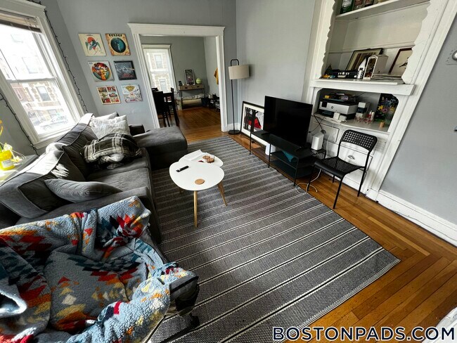 208 Kelton St in Boston, MA - Foto de edificio - Building Photo
