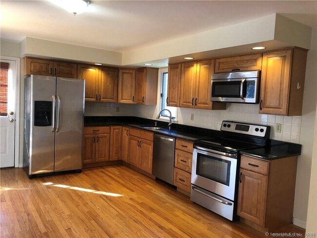 21 Simpaug Turnpike in Redding, CT - Building Photo - Building Photo