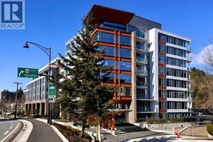 423 6th St in West Vancouver, BC - Building Photo