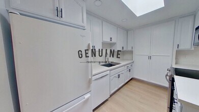 3088 Via Serena N in Laguna Woods, CA - Foto de edificio - Building Photo