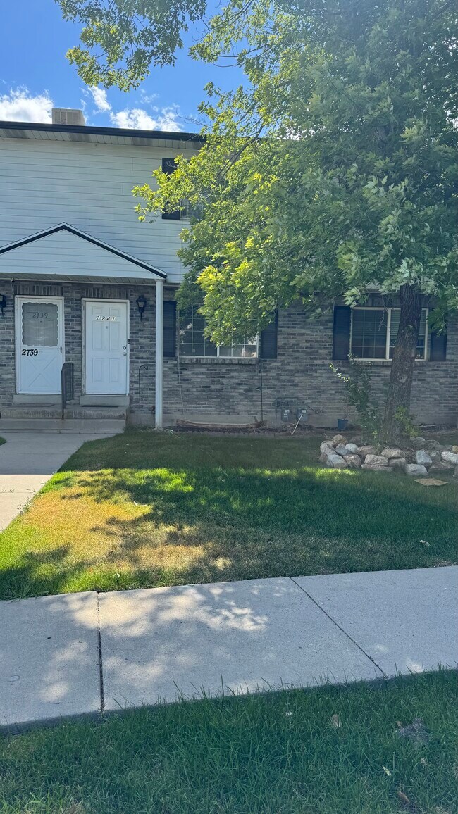 property at 2741 Centerbrook Dr