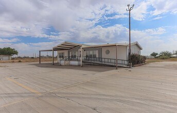 4448 E Morning Glory Rd in Gardendale, TX - Building Photo - Building Photo