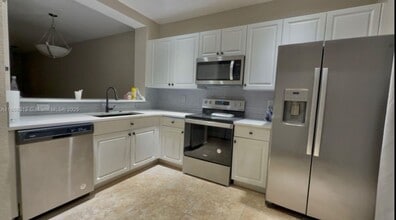 661 NW 42nd Ave in Plantation, FL - Building Photo - Building Photo