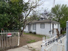 2118 Burnet St in San Antonio, TX - Building Photo