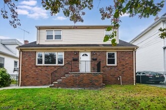 13 Knapp Ave in Clifton, NJ - Building Photo - Building Photo