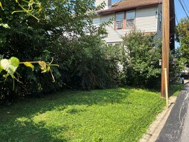 123 S Eagle Rd in Havertown, PA - Building Photo
