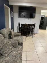 150 Arcade Blvd in Sacramento, CA - Foto de edificio - Building Photo