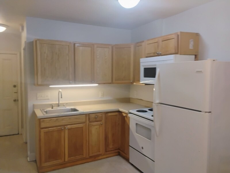 720 W Market St in Pottsville, PA - Building Photo