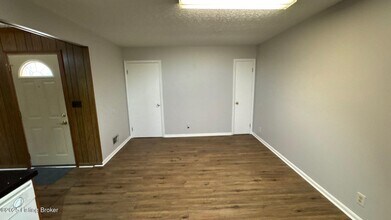 8203 Rochelle Rd in Louisville, KY - Building Photo - Building Photo