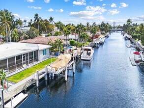 300 SE 10th St in Pompano Beach, FL - Foto de edificio - Building Photo