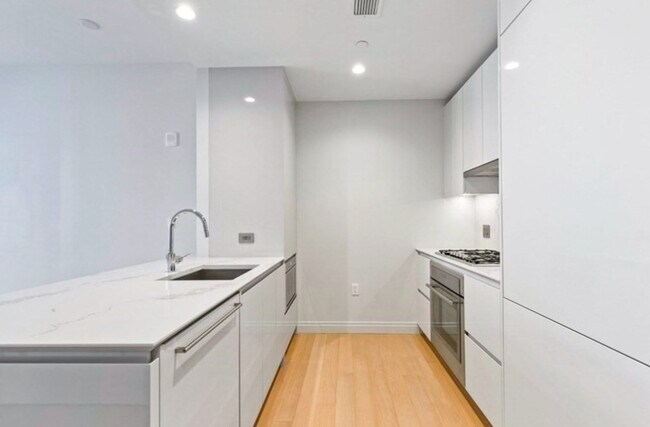135 Seaport Blvd in Boston, MA - Building Photo - Building Photo