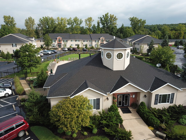 Forest Meadows Apartments in Medina, OH - Foto de edificio - Building Photo