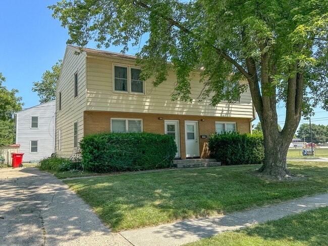 2004 Kellogg Ave in Ames, IA - Building Photo - Building Photo