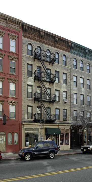 161 14th St in Hoboken, NJ - Building Photo