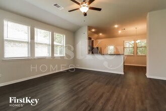 123 Lk Wy Cir in Anahuac, TX - Building Photo - Building Photo