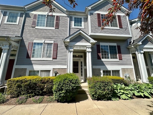 property at 122 Enclave Cir