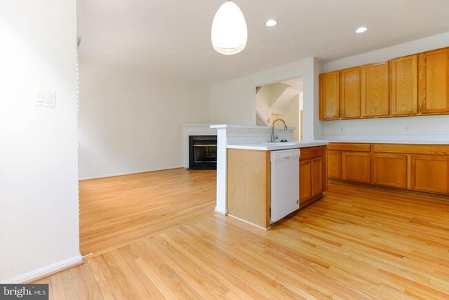 2621 Tarleton Corner Dr in Herndon, VA - Building Photo - Building Photo